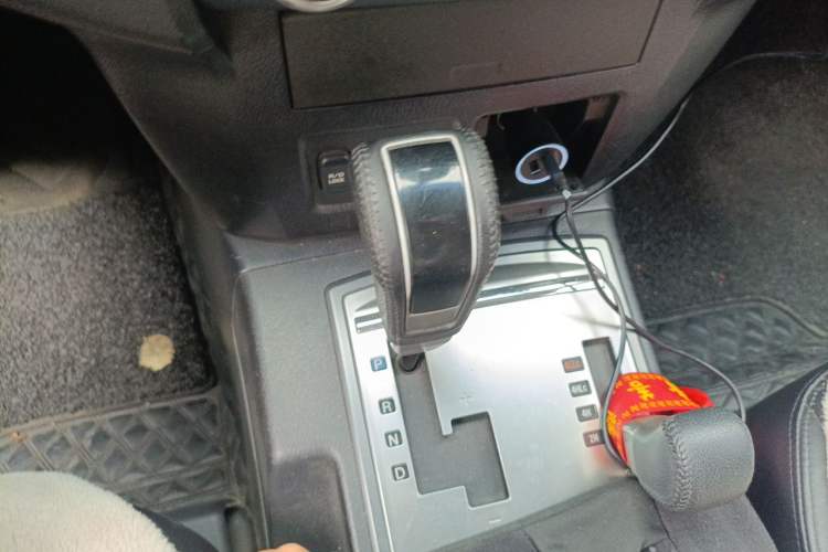Used Mitsubishi Pajero 2011 3.0L Elite Edition Gear Lever
