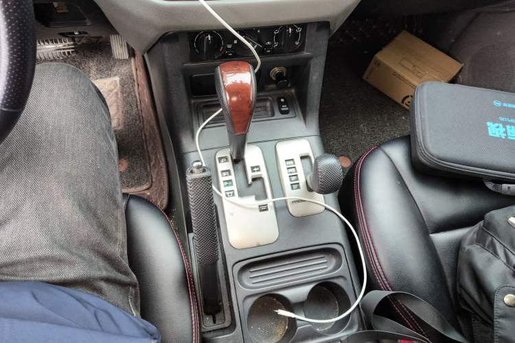 Used Mitsubishi Pajero 2011 V73 3.0L AT GLX Gear Lever