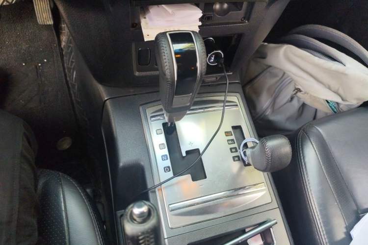 Used Mitsubishi Pajero 2011 3.0L Elite Edition Gear Lever