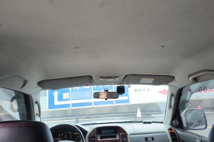 Used Mitsubishi Pajero 2011 V73 3.0L AT GLX Headliner