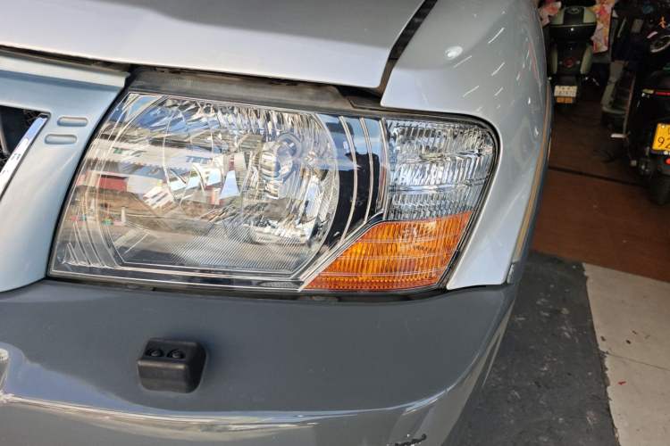Used Mitsubishi Pajero 2011 V73 3.0L AT GLS Left Front Headlight