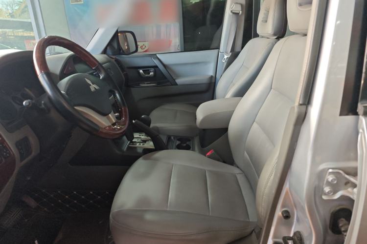 Used Mitsubishi Pajero 2011 V73 3.0L AT GLS Left Front Seat