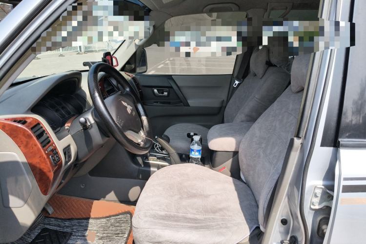 Used Mitsubishi Pajero 2011 V73 3.0L AT GLX Left Front Seat