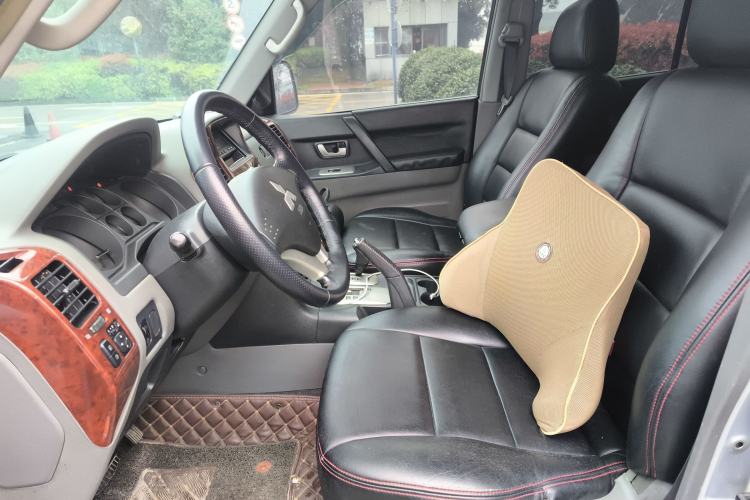 Used Mitsubishi Pajero 2011 V73 3.0L AT GLX Left Front Seat