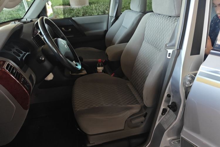 Used Mitsubishi Pajero 2011 V73 3.0L AT GLX Left Front Seat