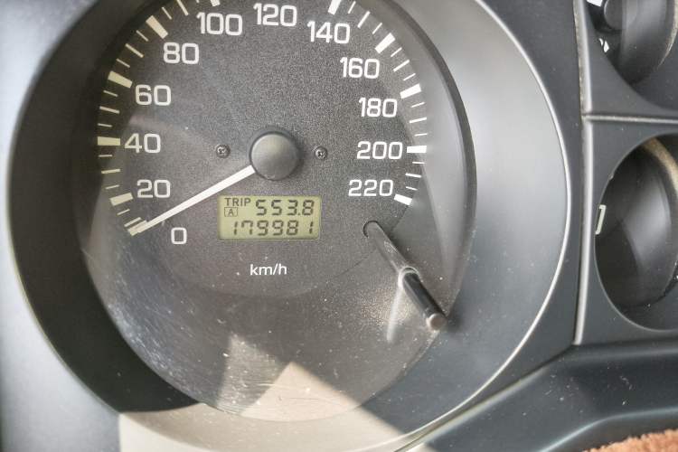 Used Mitsubishi Pajero 2011 V73 3.0L AT GLX Odometer Close Up