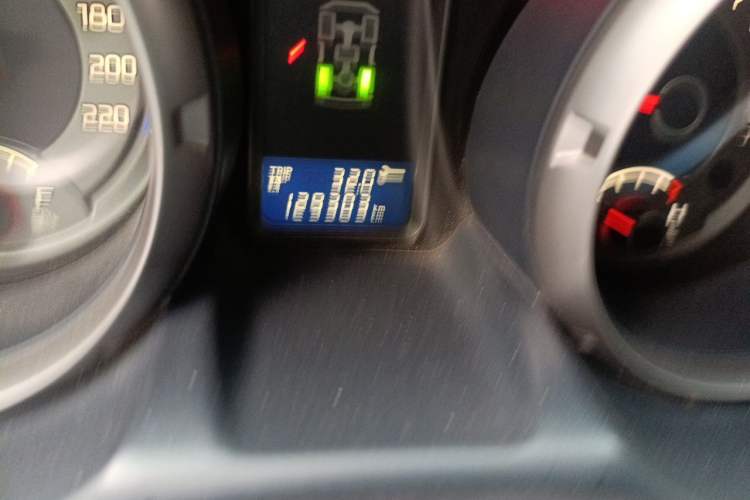 Used Mitsubishi Pajero 2011 3.0L Elite Edition Odometer Close Up