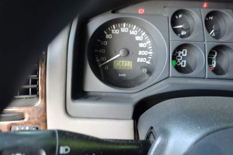 Used Mitsubishi Pajero 2011 V73 3.0L MT GL Odometer Close Up
