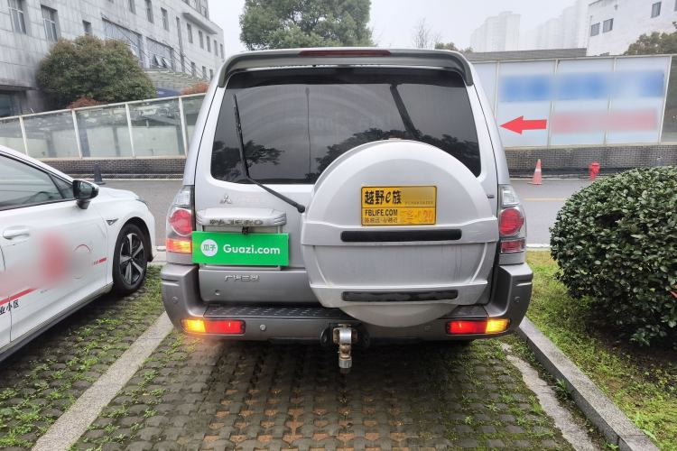 Used Mitsubishi Pajero 2011 V73 3.0L AT GLX Rear