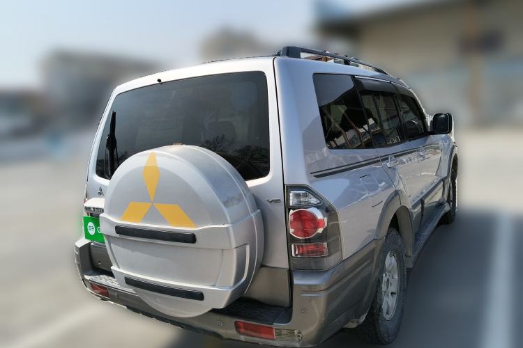 Used Mitsubishi Pajero 2011 V73 3.0L AT GLX Rear Right 45 Deg