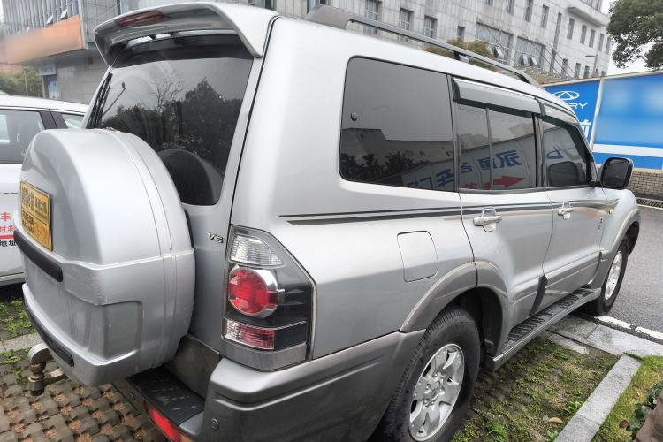 Used Mitsubishi Pajero 2011 V73 3.0L AT GLX Rear Right 45 Deg