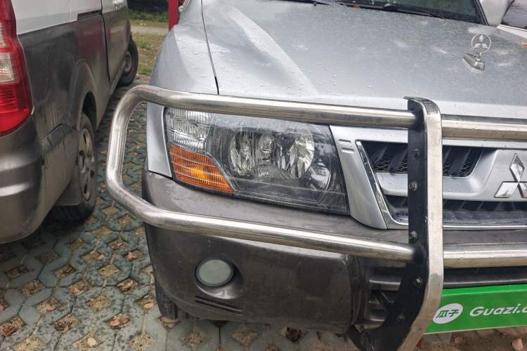 Used Mitsubishi Pajero 2011 V73 3.0L MT GL Right Front Headlight