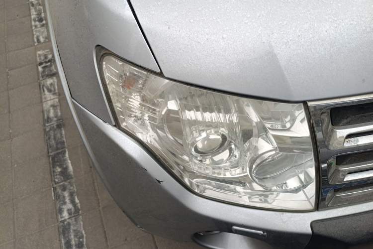 Used Mitsubishi Pajero 2011 3.0L Elite Edition Right Front Headlight