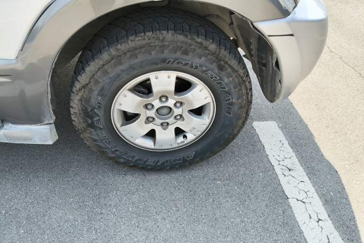Used Mitsubishi Pajero 2011 V73 3.0L AT GLX Right Front Wheel Hub