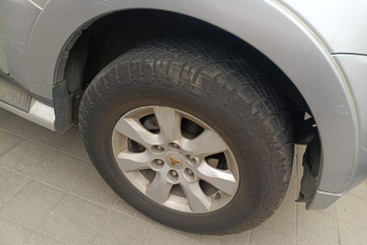 Used Mitsubishi Pajero 2011 3.0L Elite Edition Right Front Wheel Hub