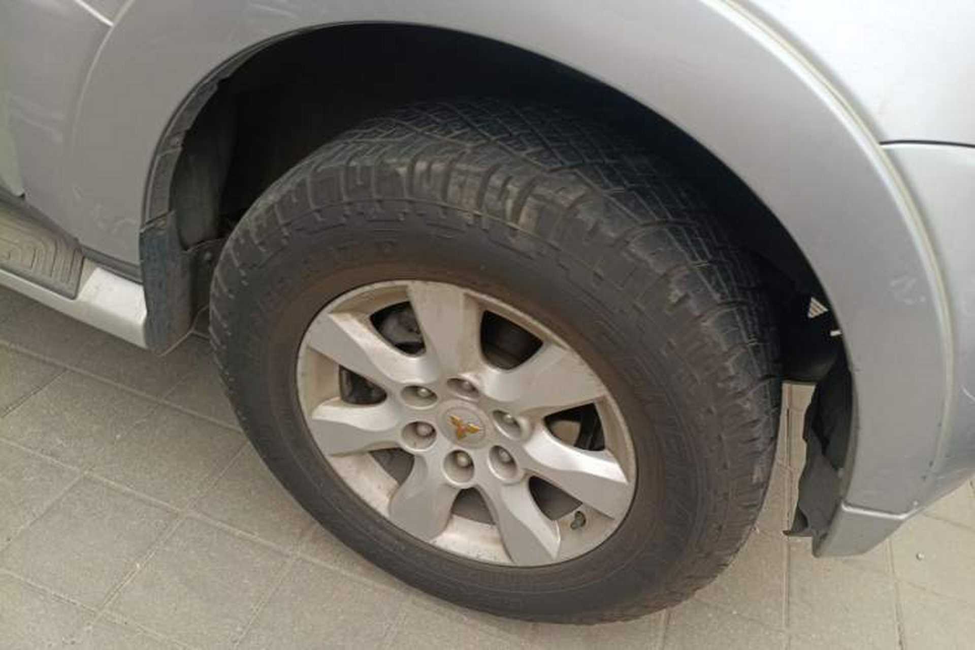 Used Mitsubishi Pajero 2011 3.0L Elite Edition Right Front Wheel Hub