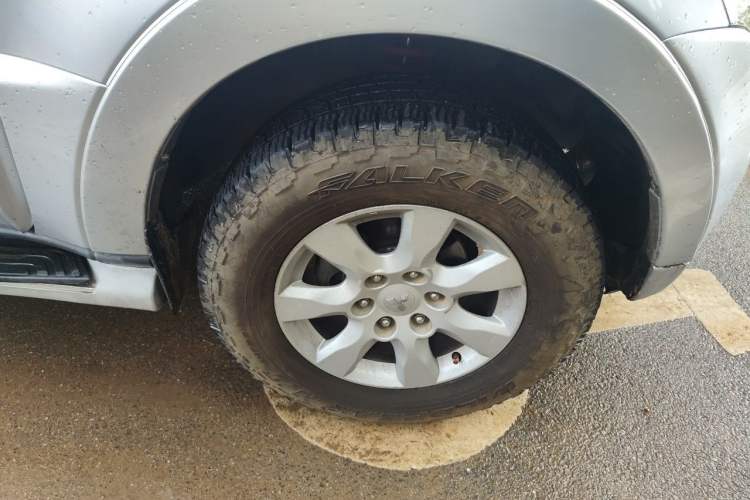 Used Mitsubishi Pajero 2011 3.0L Elite Edition Right Front Wheel Hub