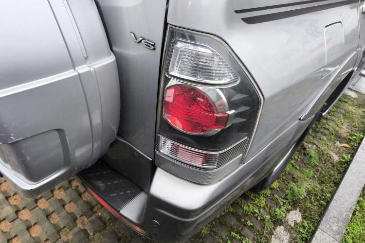 Used Mitsubishi Pajero 2011 V73 3.0L AT GLX Right Rear Taillight