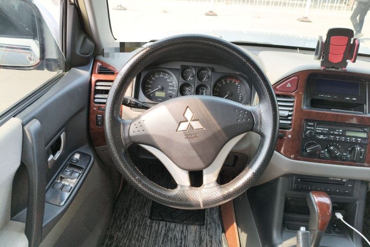 Used Mitsubishi Pajero 2011 V73 3.0L AT GLX Steering Wheel