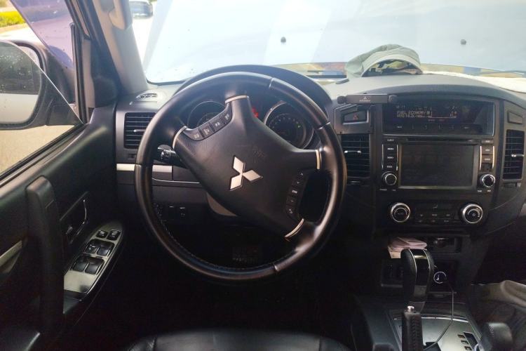 Used Mitsubishi Pajero 2011 3.0L Elite Edition Steering Wheel