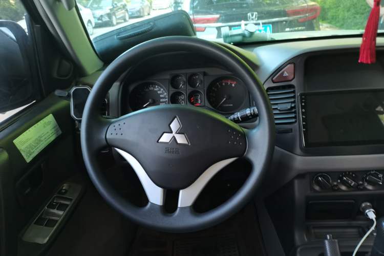 Used Mitsubishi Pajero 2011 V73 3.0L MT GL Steering Wheel