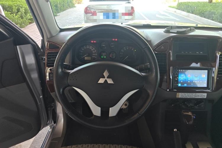 Used Mitsubishi Pajero 2011 V73 3.0L AT GLX Steering Wheel