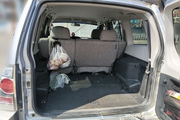 Used Mitsubishi Pajero 2011 V73 3.0L AT GLX Trunk
