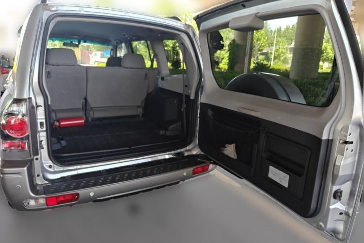 Used Mitsubishi Pajero 2011 V73 3.0L AT GLX Trunk