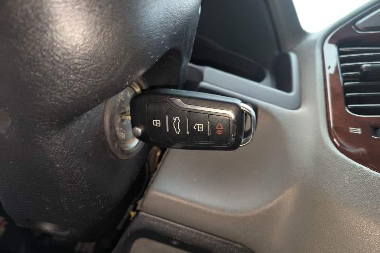 Used Mitsubishi Pajero 2011 V73 3.0L AT GLX Vehicle Key