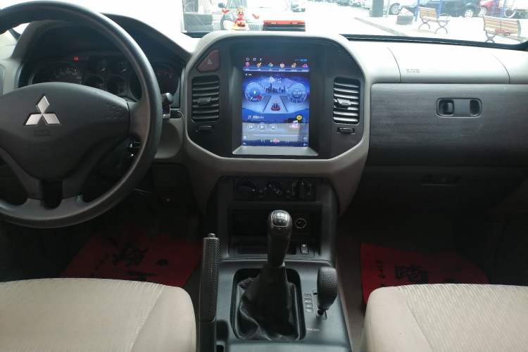 Used Mitsubishi Pajero 2011 V73 3.0L MT GL Audio And AC Panel