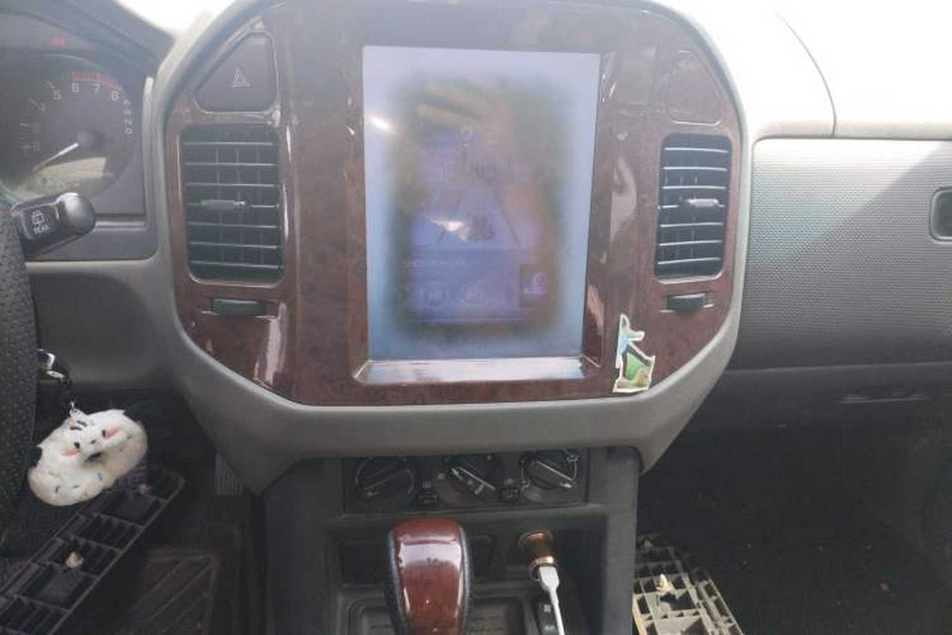 Used Mitsubishi Pajero 2011 V73 3.0L AT GLX Audio And AC Panel