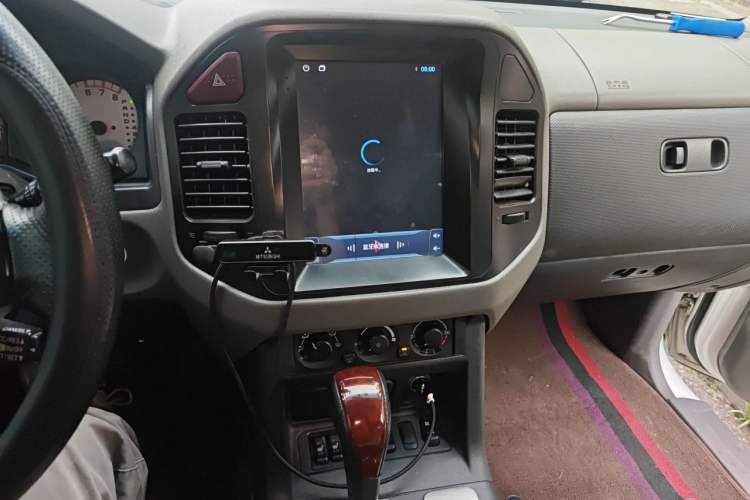 Used Mitsubishi Pajero 2011 V73 3.0L AT GLS Audio And AC Panel