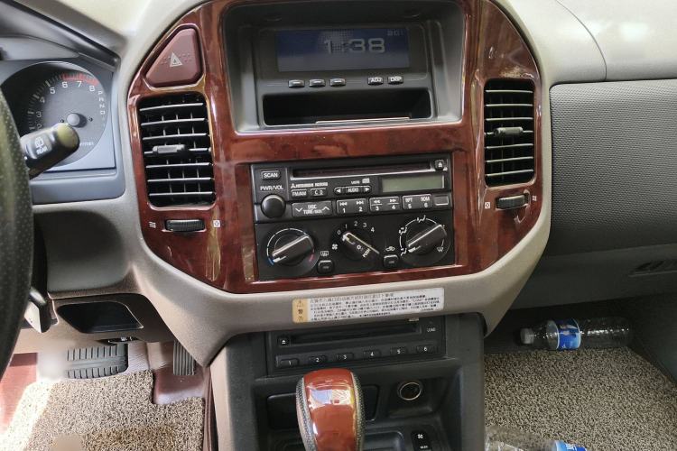 Used Mitsubishi Pajero 2011 V73 3.0L AT GLX Audio And AC Panel