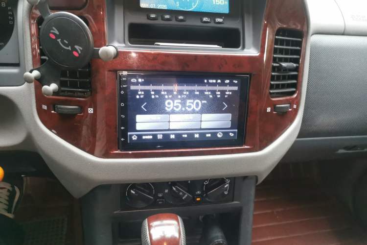 Used Mitsubishi Pajero 2011 V73 3.0L AT GLX Audio And AC Panel