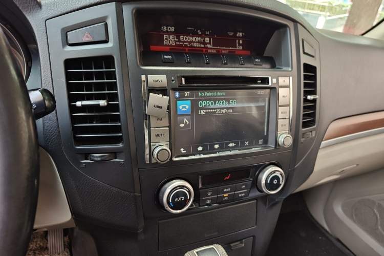 Used Mitsubishi Pajero 2011 3.0L Elite Overdrive Edition Audio And AC Panel