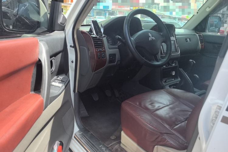 Used Mitsubishi Pajero 2011 V73 3.0L MT GL Driver Seat