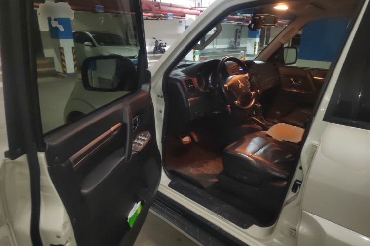 Used Mitsubishi Pajero 2011 3.0L Elite Edition Driver Seat