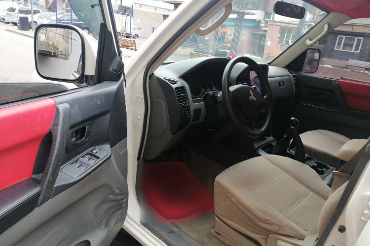 Used Mitsubishi Pajero 2011 V73 3.0L MT GL Driver Seat