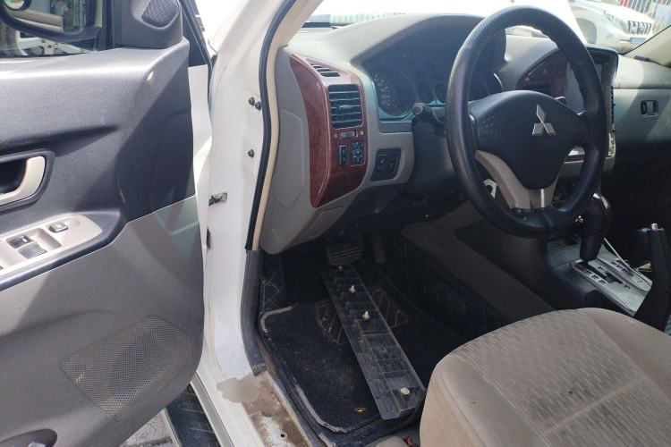 Used Mitsubishi Pajero 2011 V73 3.0L AT GLX Driver Seat