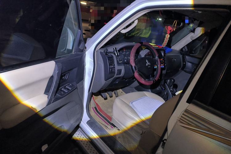 Used Mitsubishi Pajero 2011 V73 3.0L MT GL Driver Seat