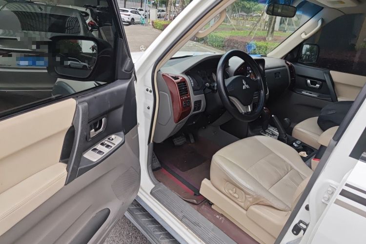 Used Mitsubishi Pajero 2011 V73 3.0L AT GLS Driver Seat