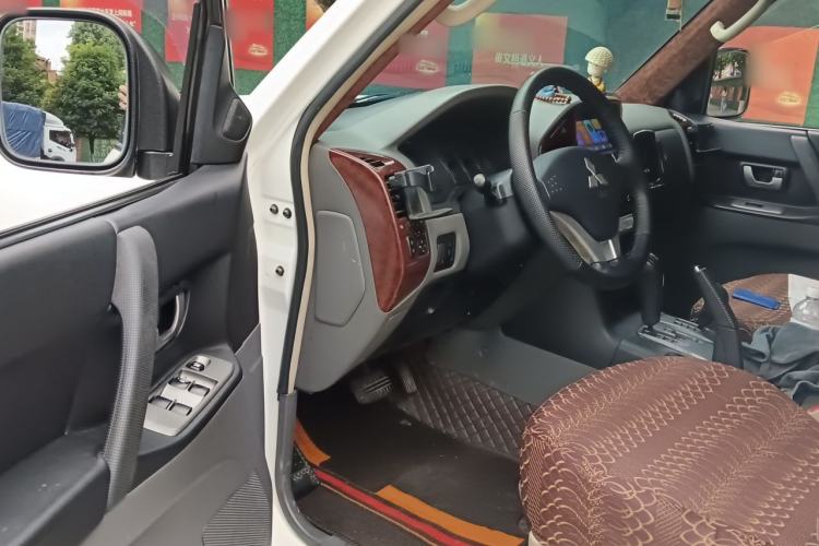 Used Mitsubishi Pajero 2011 V73 3.0L AT GLX Driver Seat
