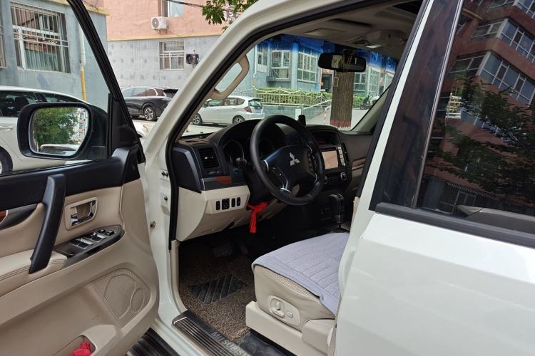 Used Mitsubishi Pajero 2011 3.0L Elite Overdrive Edition Driver Seat