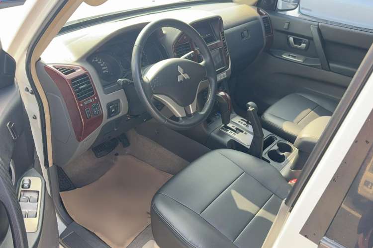 Used Mitsubishi Pajero 2011 V73 3.0L AT GLX Driver Seat