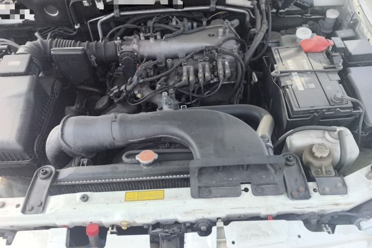 Used Mitsubishi Pajero 2011 V73 3.0L MT GL Engine Bay
