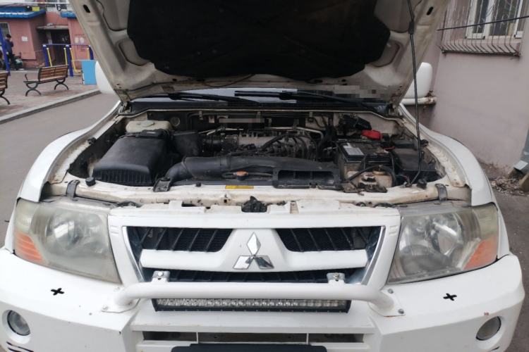 Used Mitsubishi Pajero 2011 V73 3.0L MT GL Engine Bay