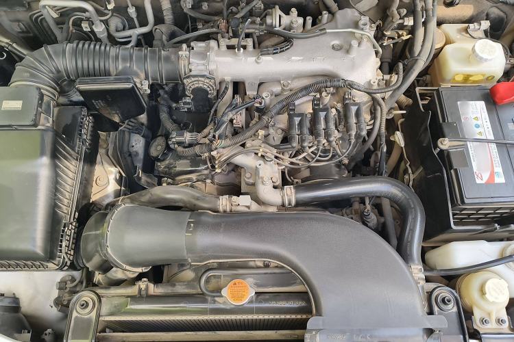 Used Mitsubishi Pajero 2011 V73 3.0L AT GLX Engine Bay