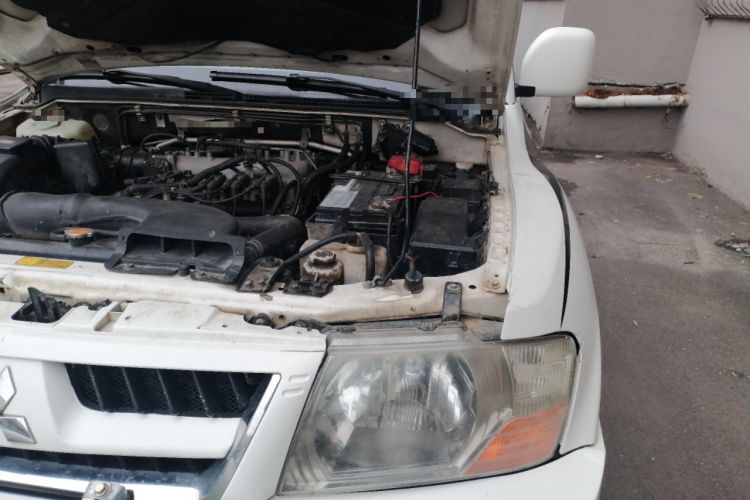Used Mitsubishi Pajero 2011 V73 3.0L MT GL Engine Bay Left