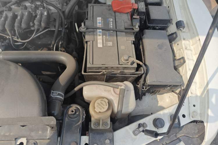 Used Mitsubishi Pajero 2011 V73 3.0L MT GL Engine Bay Left