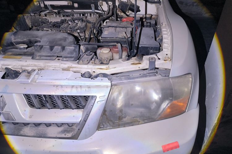 Used Mitsubishi Pajero 2011 V73 3.0L MT GL Engine Bay Left